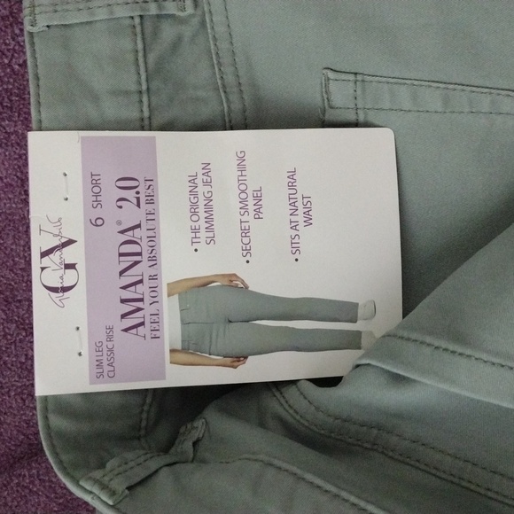Size 6 Short Gloria Vanderbilt Amanda 2.0 original slimming Jean NWT - Picture 2 of 3
